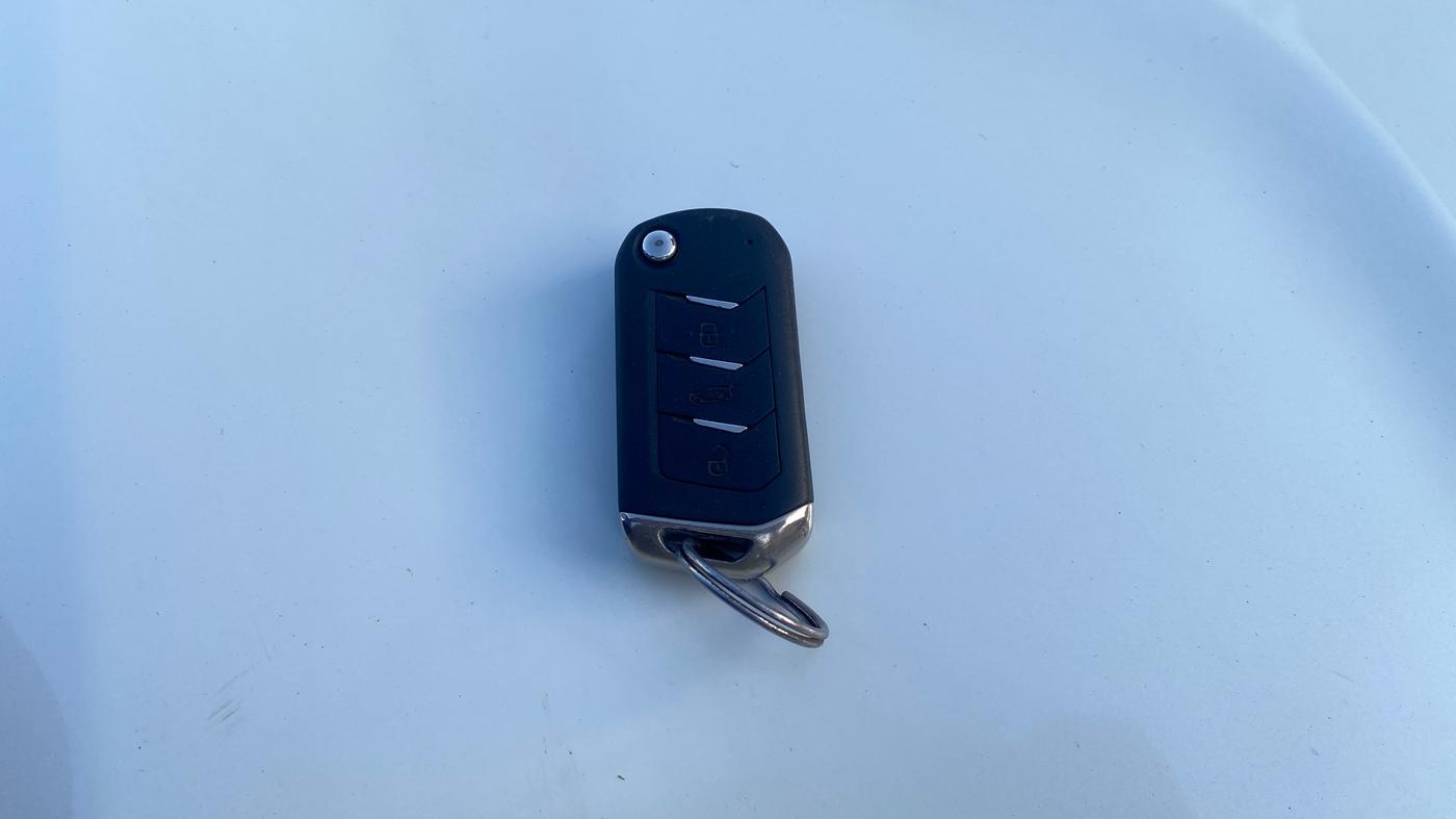 2023 Mahindra XUV300 W6 1.2 PETROL, Petrol, Manual, 52,358 km, Key Close Up