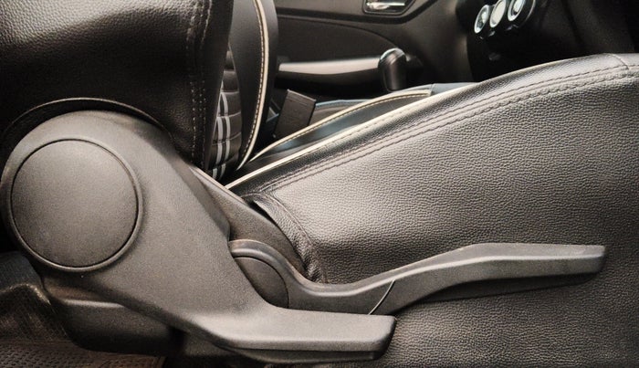 2023 Maruti Swift ZXI, Petrol, Manual, 41,125 km, Driver Side Adjustment Panel