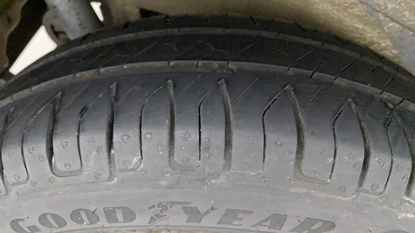 2017 Maruti Wagon R 1.0 VXI, Petrol, Manual, 39,121 km, Right Rear Tyre Tread