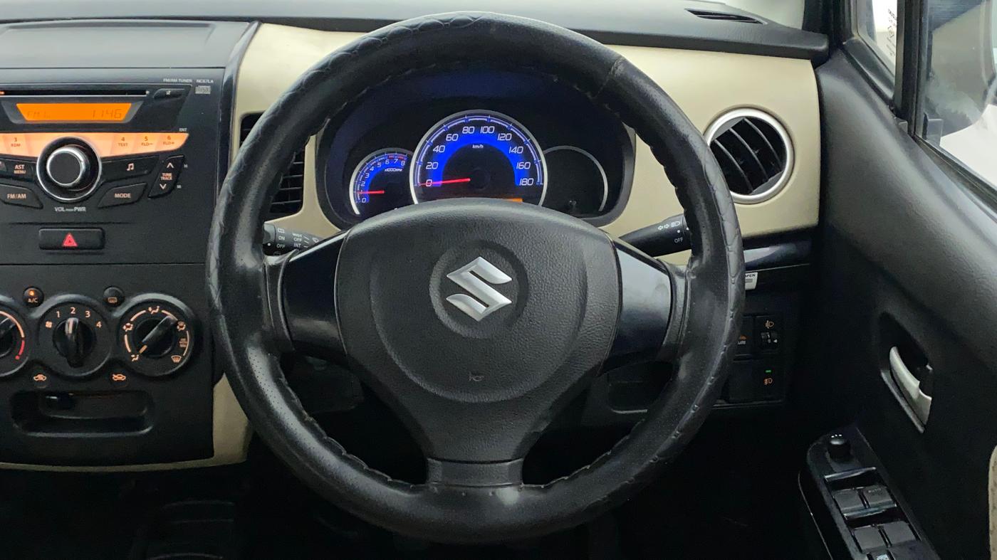 2017 Maruti Wagon R 1.0 VXI, Petrol, Manual, 39,121 km, Steering Wheel Close Up