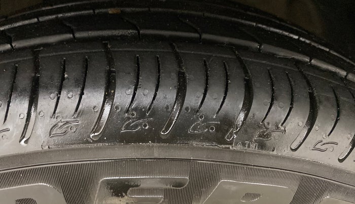 2024 Mahindra XUV 3XO AX5 1.2 L TCMPFi, Petrol, Manual, 5,026 km, Left Front Tyre Tread