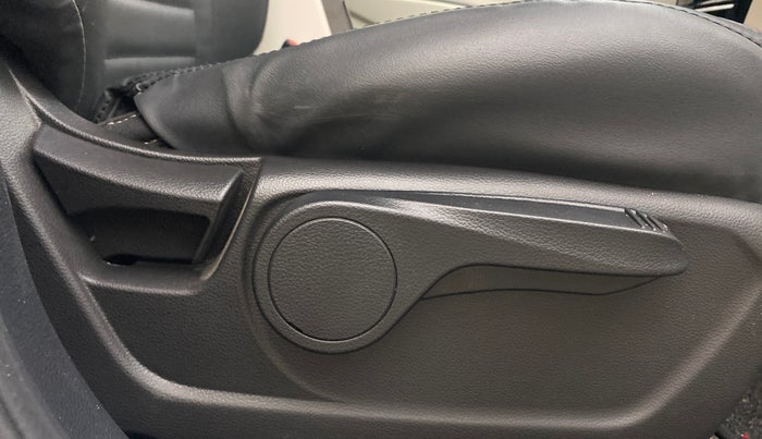 2024 Mahindra XUV 3XO AX5 1.2 L TCMPFi, Petrol, Manual, 5,026 km, Driver Side Adjustment Panel