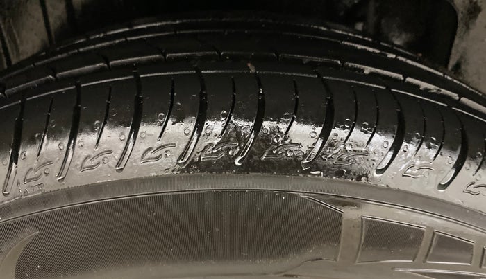 2024 Mahindra XUV 3XO AX5 1.2 L TCMPFi, Petrol, Manual, 5,026 km, Right Rear Tyre Tread