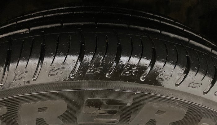 2024 Mahindra XUV 3XO AX5 1.2 L TCMPFi, Petrol, Manual, 5,026 km, Right Front Tyre Tread