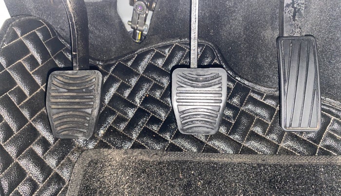 2024 Mahindra XUV 3XO AX5 1.2 L TCMPFi, Petrol, Manual, 5,026 km, Pedals