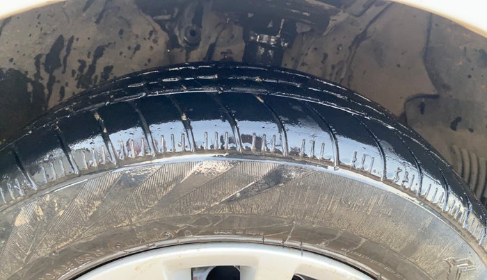 2013 Hyundai i20 MAGNA (O) 1.2, Petrol, Manual, 96,014 km, Right Front Tyre Tread