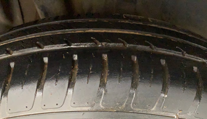 2018 Maruti Swift VXI AMT, Petrol, Automatic, 39,109 km, Right Rear Tyre Tread