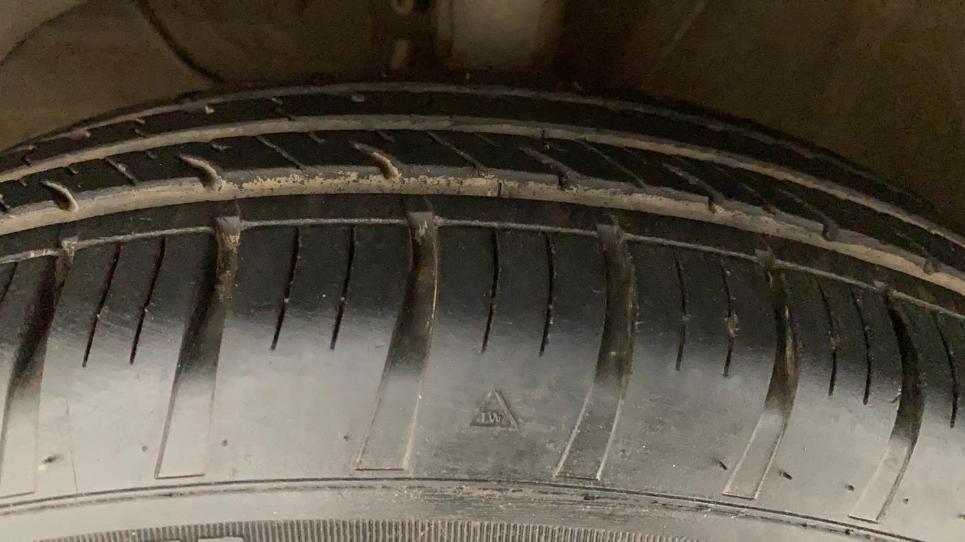 2018 Maruti Swift VXI AMT, Petrol, Automatic, 39,109 km, Left Front Tyre Tread
