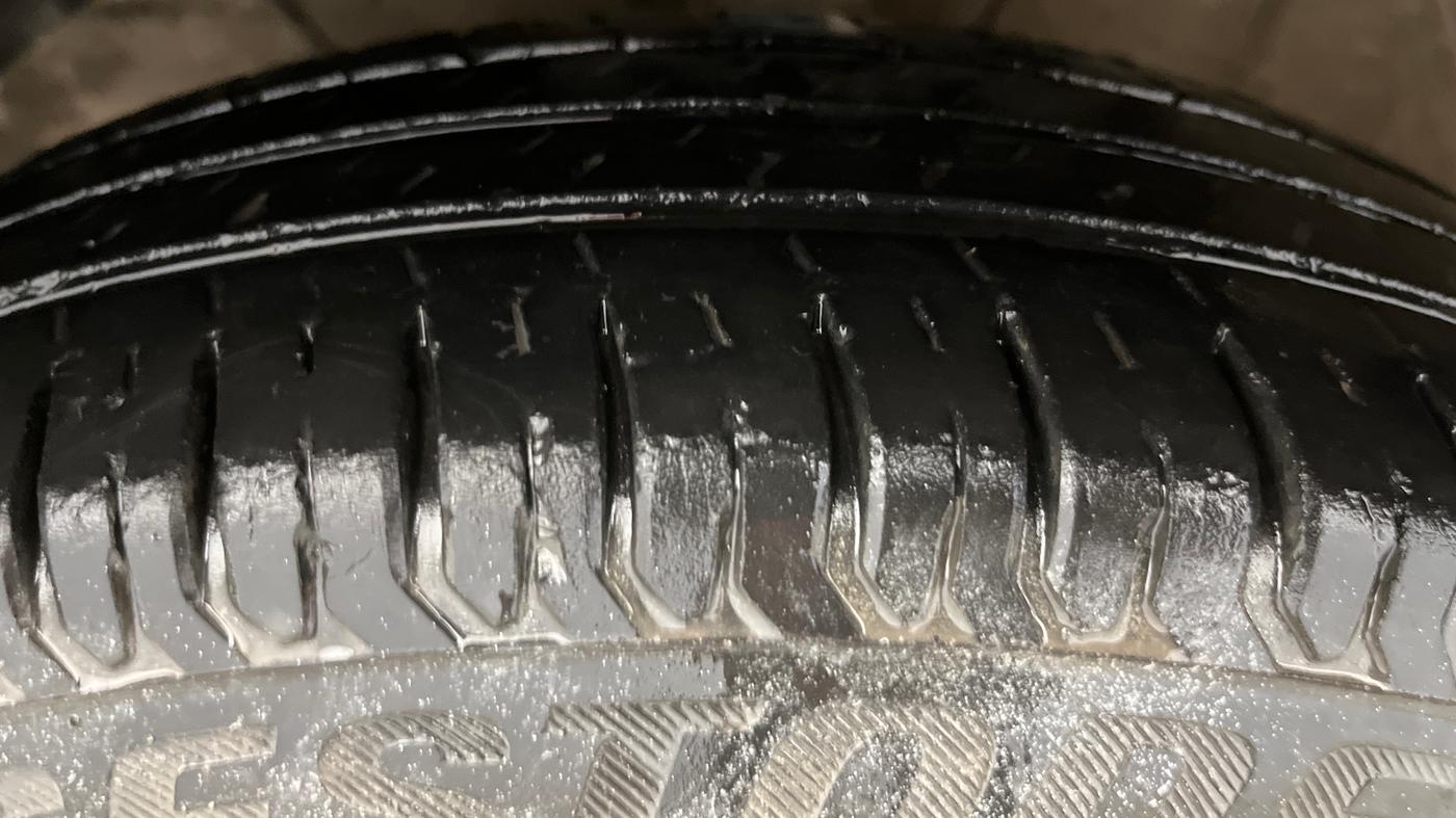 2018 Maruti Swift VXI, Petrol, Manual, 40,751 km, Left Front Tyre Tread