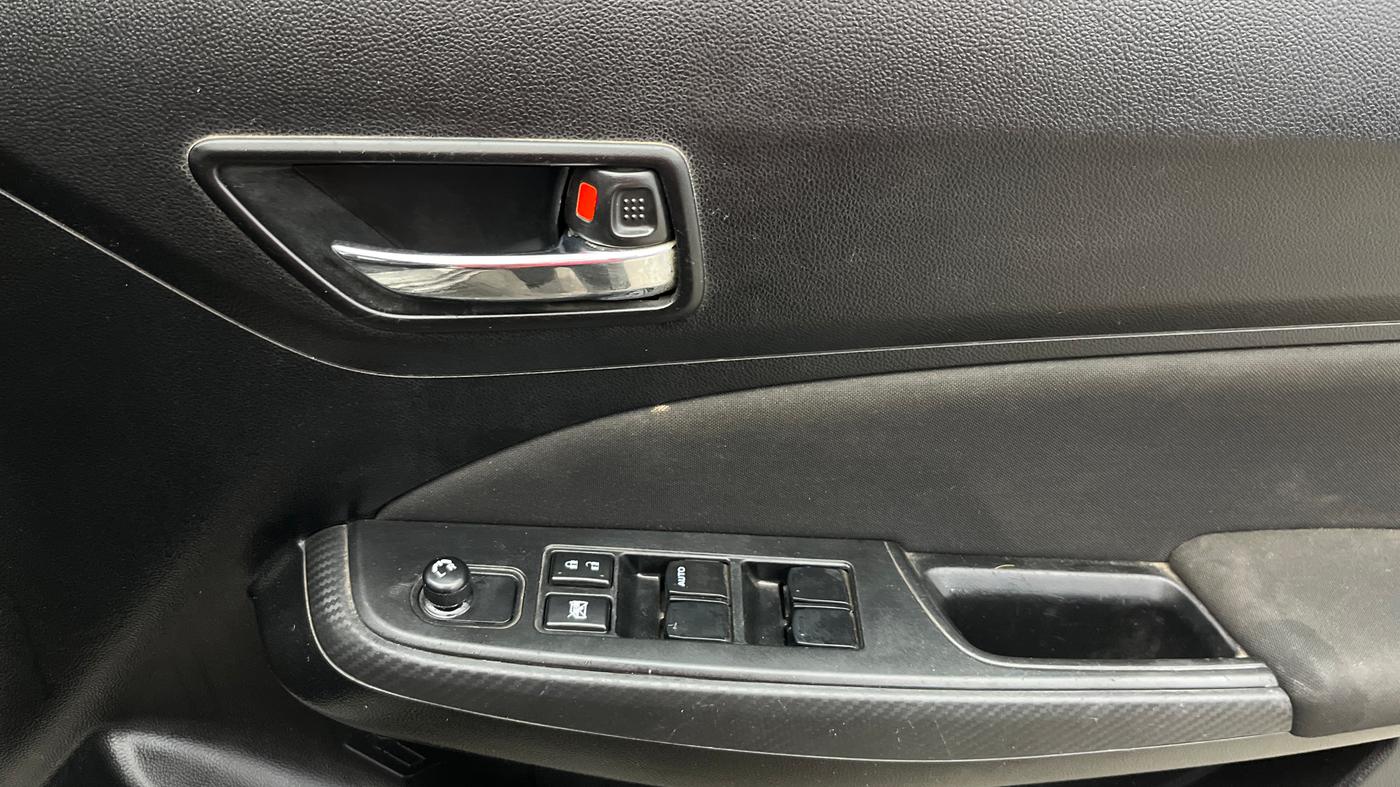 2018 Maruti Swift VXI, Petrol, Manual, 40,751 km, Driver Side Door Panels Control