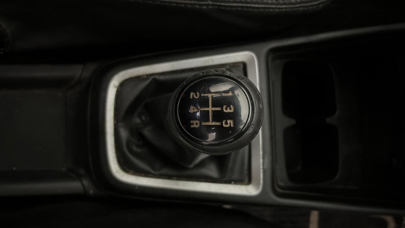 2018 Maruti Swift VXI, Petrol, Manual, 40,751 km, Gear Lever