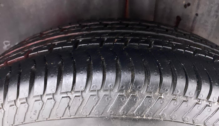 2011 Maruti Swift VXI D, Petrol, Manual, 50,977 km, Left Rear Tyre Tread