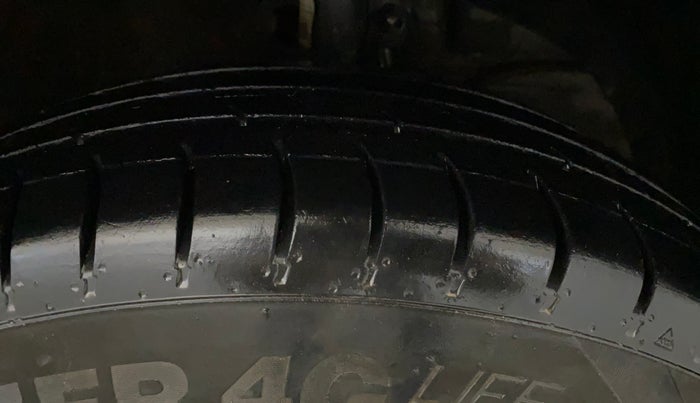 2019 Maruti Swift LXI, Petrol, Manual, 83,929 km, Right Front Tyre Tread