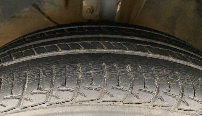 2016 Maruti Baleno DELTA PETROL 1.2, Petrol, Manual, 68,242 km, Left Front Tyre Tread
