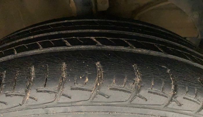 2016 Maruti Baleno DELTA PETROL 1.2, Petrol, Manual, 68,242 km, Right Front Tyre Tread