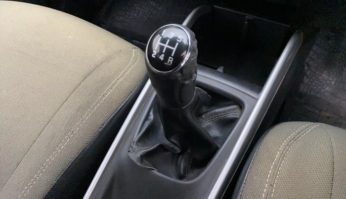 2016 Maruti Baleno DELTA PETROL 1.2, Petrol, Manual, 68,242 km, Gear lever - Boot Cover minor damage