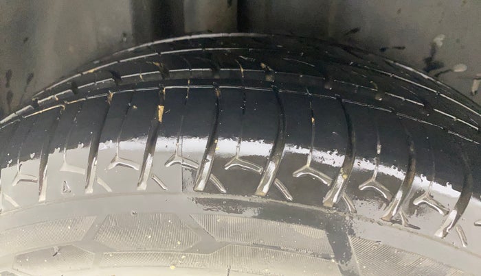 2017 Volkswagen Vento HIGHLINE 1.5 AT, Diesel, Automatic, 72,005 km, Right Rear Tyre Tread