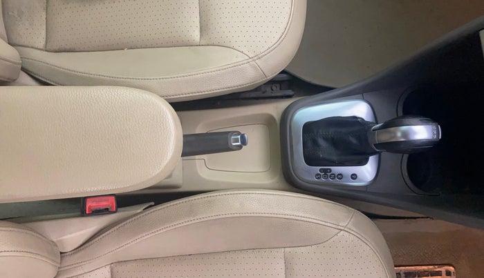 2017 Volkswagen Vento HIGHLINE 1.5 AT, Diesel, Automatic, 72,005 km, Gear Lever