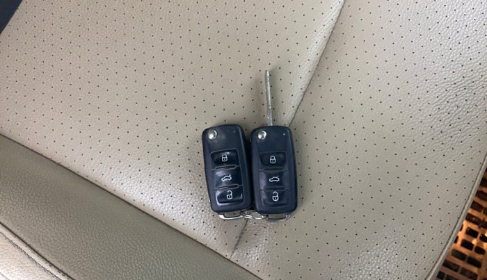 2017 Volkswagen Vento HIGHLINE 1.5 AT, Diesel, Automatic, 72,005 km, Key Close Up