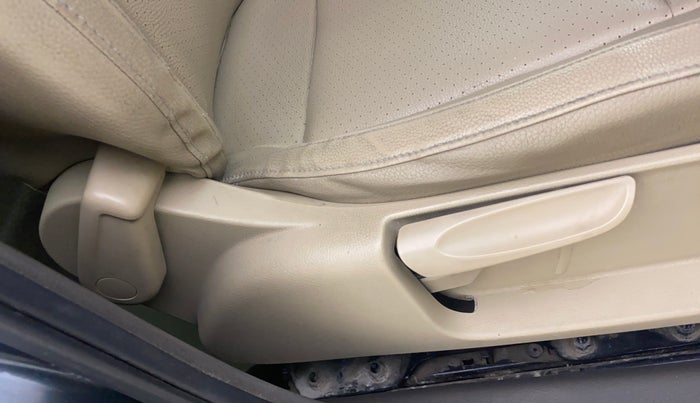 2017 Volkswagen Vento HIGHLINE 1.5 AT, Diesel, Automatic, 72,005 km, Driver Side Adjustment Panel