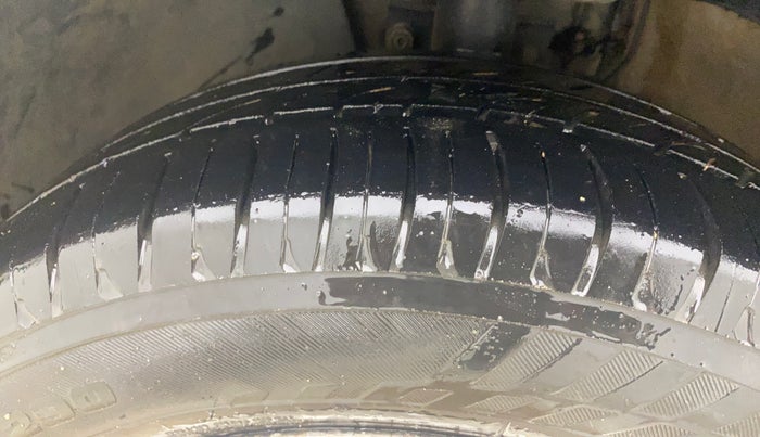 2017 Volkswagen Vento HIGHLINE 1.5 AT, Diesel, Automatic, 72,005 km, Left Front Tyre Tread