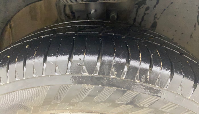 2017 Volkswagen Vento HIGHLINE 1.5 AT, Diesel, Automatic, 72,005 km, Right Front Tyre Tread