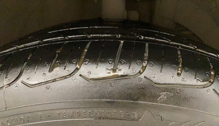 2020 Maruti Baleno ZETA PETROL 1.2, Petrol, Manual, 35,835 km, Right Front Tyre Tread