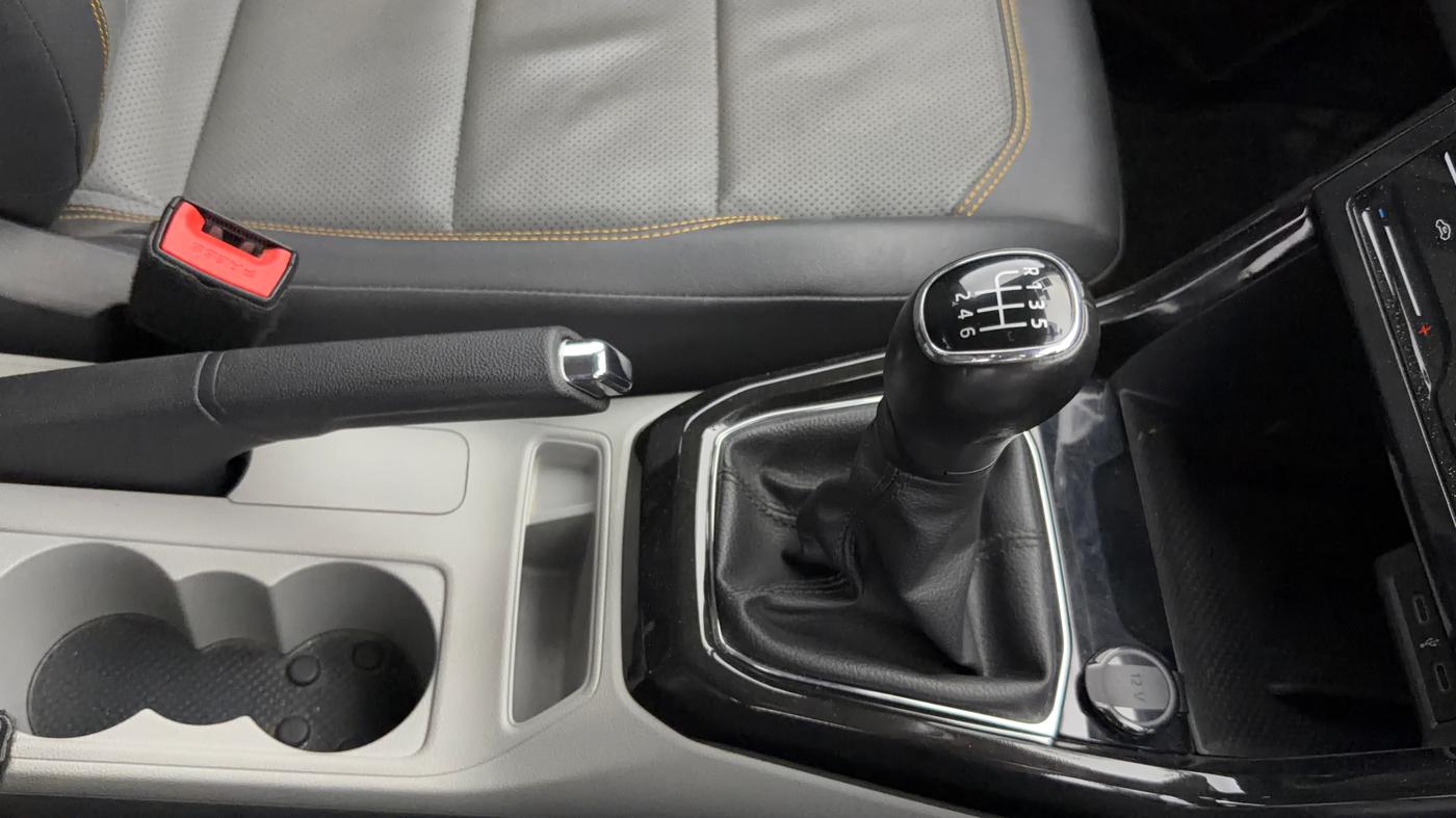 2022 Skoda KUSHAQ STYLE 1.0L TSI MT, Petrol, Manual, 30,826 km, Gear Lever