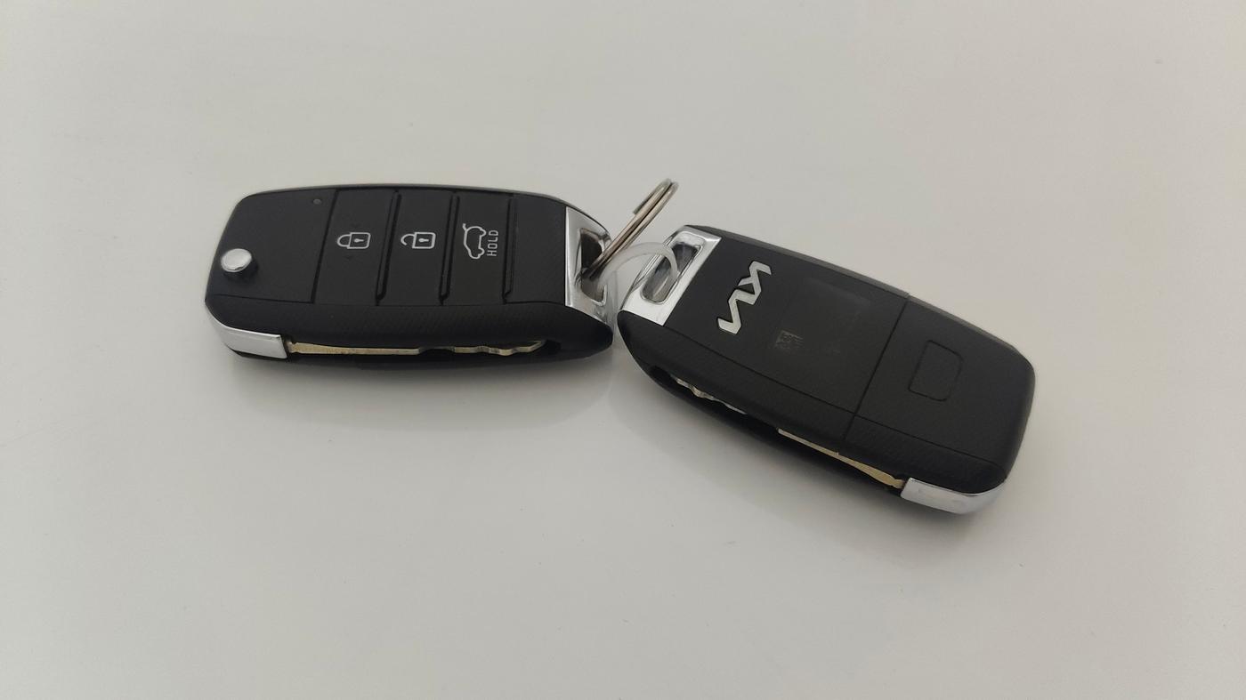 2023 KIA CARENS PRESTIGE 1.5 PETROL 7 STR, Petrol, Manual, 16,856 km, Key Close Up