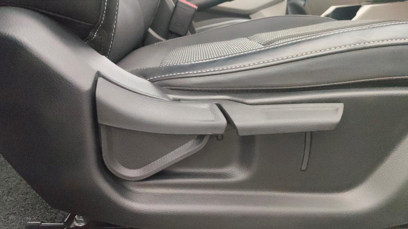 2023 KIA CARENS PRESTIGE 1.5 PETROL 7 STR, Petrol, Manual, 16,856 km, Driver Side Adjustment Panel