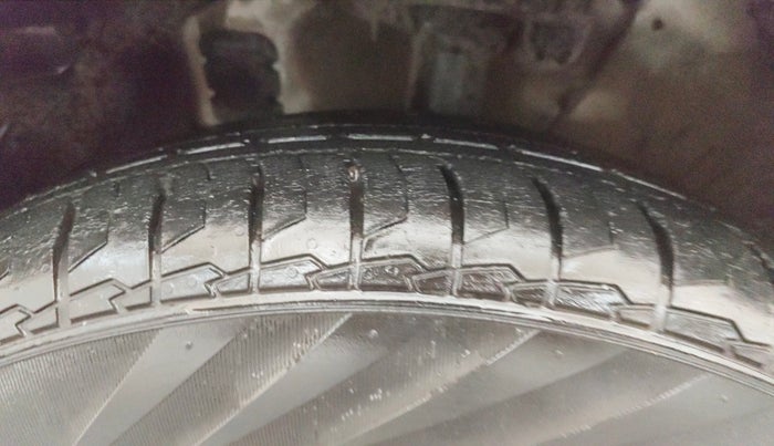 2023 KIA CARENS PRESTIGE 1.5 PETROL 7 STR, Petrol, Manual, 16,856 km, Left Front Tyre Tread