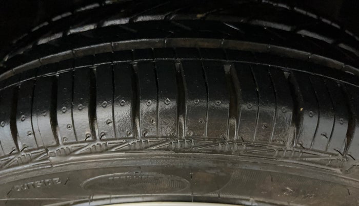 2014 Honda Amaze 1.2L I-VTEC S, Petrol, Manual, 71,072 km, Right Front Tyre Tread
