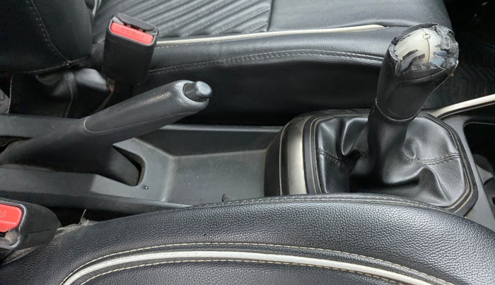 2017 Maruti IGNIS SIGMA 1.2, Petrol, Manual, 64,075 km, Gear Lever