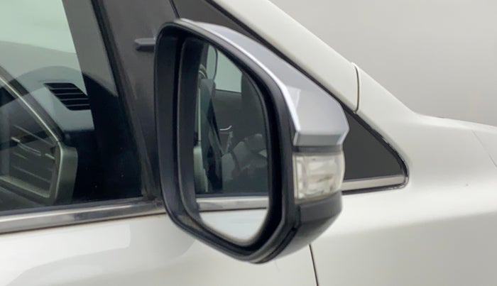 2017 Toyota Innova Crysta 2.8 ZX AT 7 STR, Diesel, Automatic, 92,722 km, Right rear-view mirror - Mirror motor not working