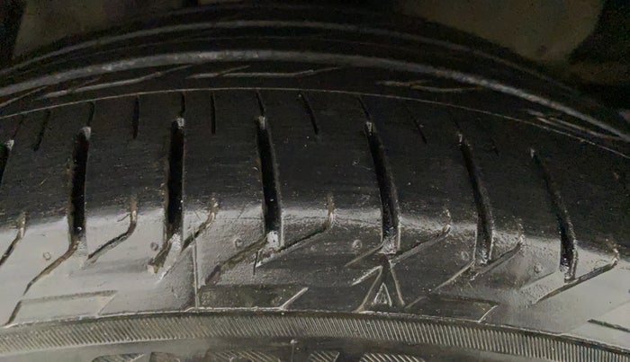 2017 Toyota Innova Crysta 2.8 ZX AT 7 STR, Diesel, Automatic, 92,722 km, Right Front Tyre Tread