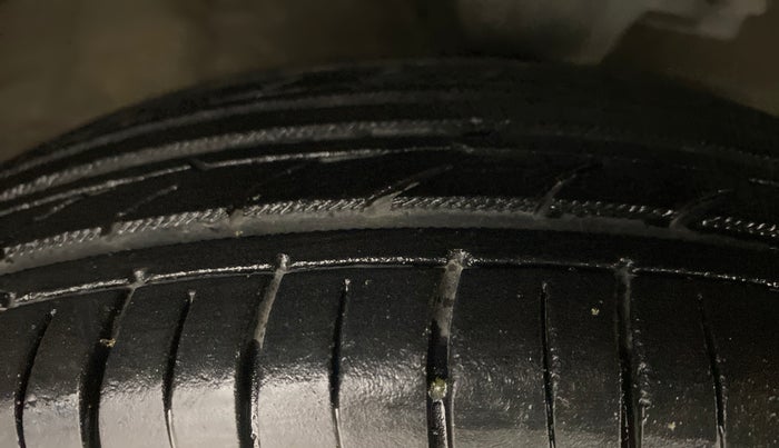 2010 Hyundai i10 MAGNA 1.2, Petrol, Manual, 65,813 km, Right Front Tyre Tread