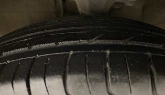 2010 Hyundai i10 MAGNA 1.2, Petrol, Manual, 65,813 km, Left Front Tyre Tread