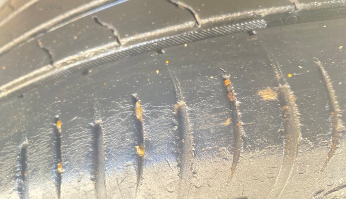 2023 Maruti BREZZA ZXI AT SMART HYBRID, Petrol, Automatic, 60,097 km, Right Rear Tyre Tread