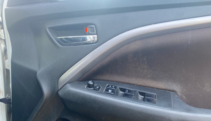 2023 Maruti BREZZA ZXI AT SMART HYBRID, Petrol, Automatic, 60,097 km, Driver Side Door Panels Control