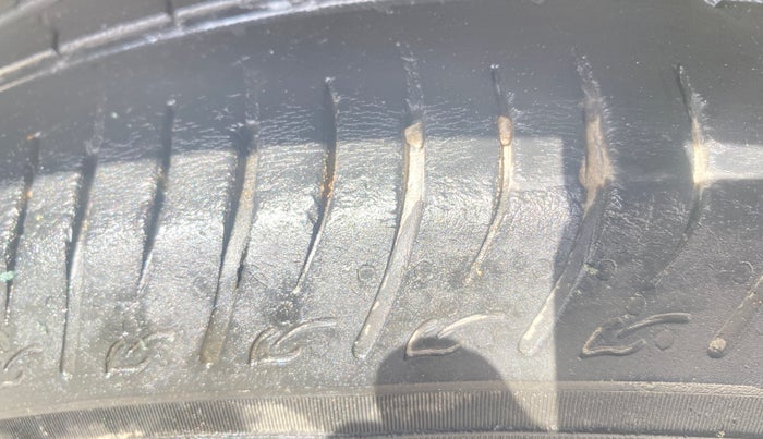 2023 Maruti BREZZA ZXI AT SMART HYBRID, Petrol, Automatic, 60,097 km, Left Rear Tyre Tread