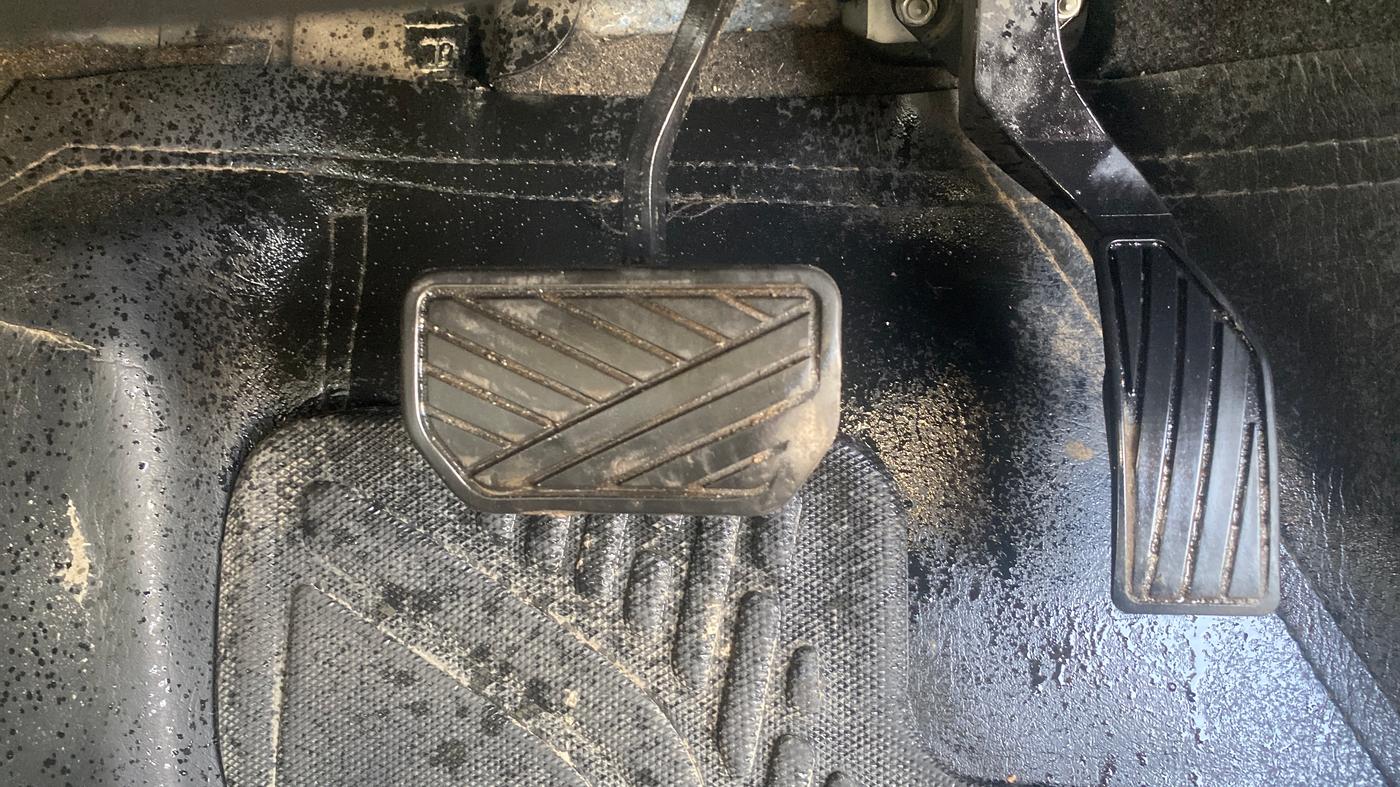 2023 Maruti BREZZA ZXI AT SMART HYBRID, Petrol, Automatic, 60,099 km, Pedals