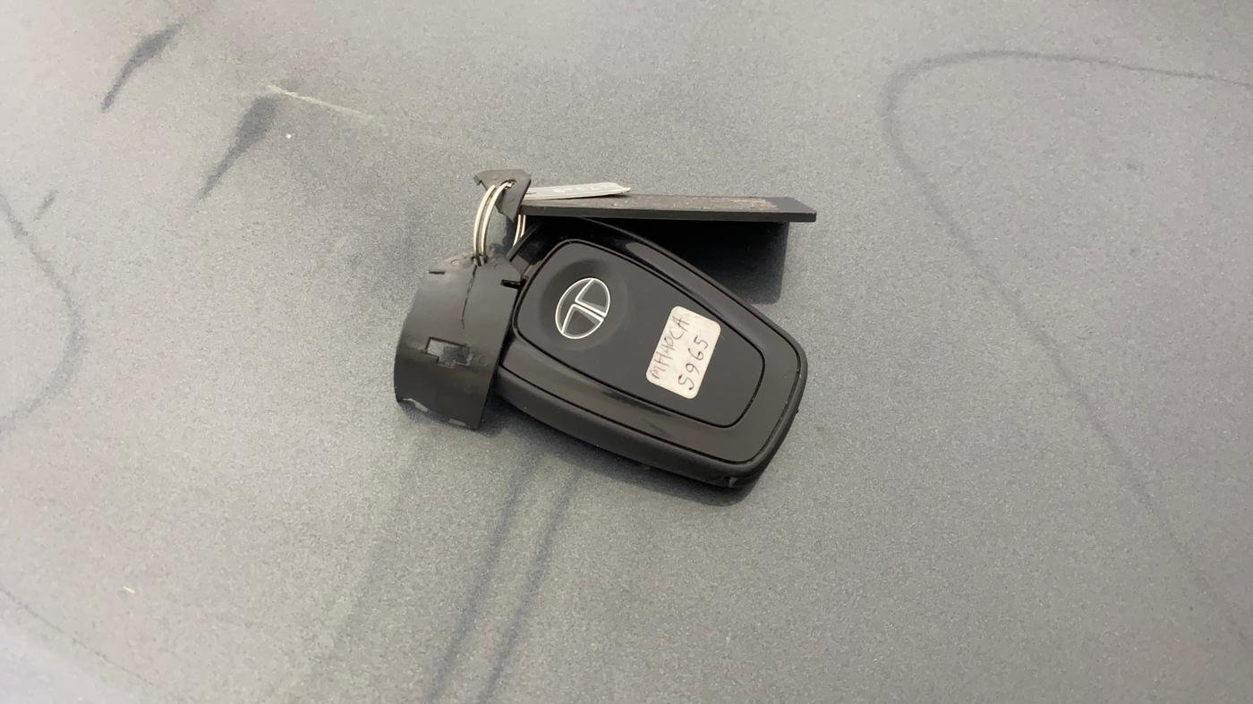 2021 Tata ALTROZ XZ PETROL, Petrol, Manual, 55,206 km, Key Close Up