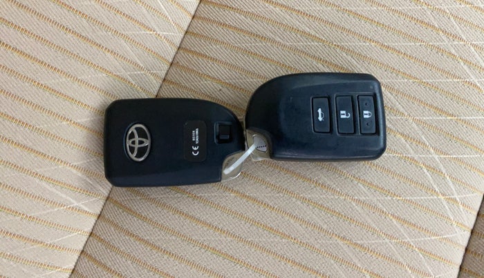 2020 Toyota YARIS G MT, Petrol, Manual, 73,878 km, Key Close Up