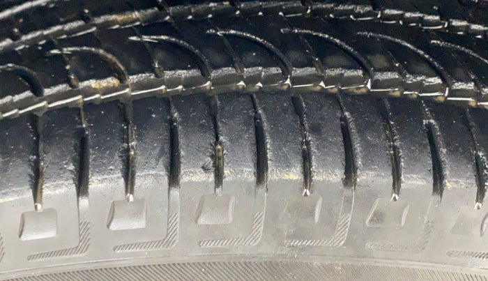 2019 Renault Duster 85 PS RXS MT DIESEL, Diesel, Manual, 1,03,371 km, Right Front Tyre Tread