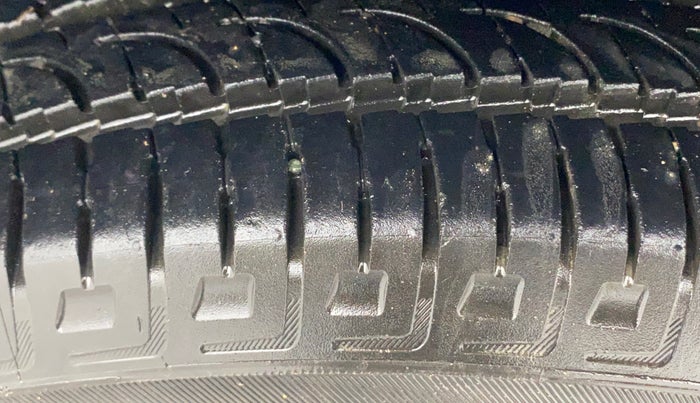 2019 Renault Duster 85 PS RXS MT DIESEL, Diesel, Manual, 1,03,371 km, Right Rear Tyre Tread