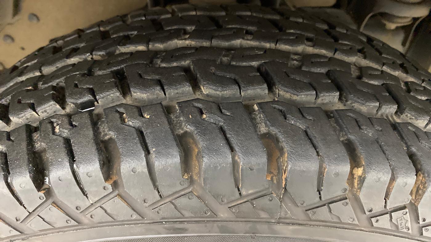 2015 Mahindra TUV300 T8, Diesel, Manual, 50,780 km, Right Front Tyre Tread