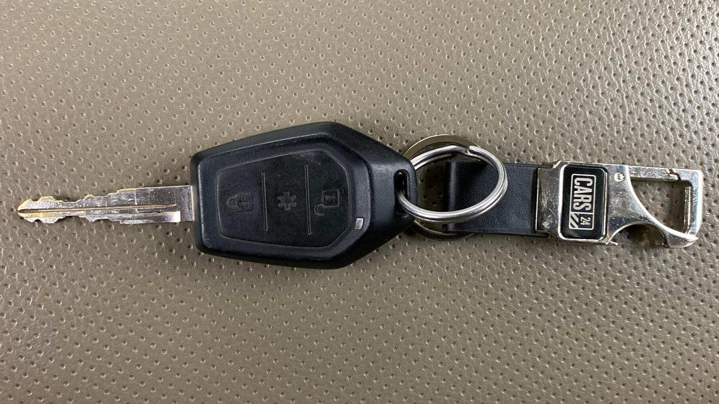 2015 Mahindra TUV300 T8, Diesel, Manual, 50,780 km, Key Close Up