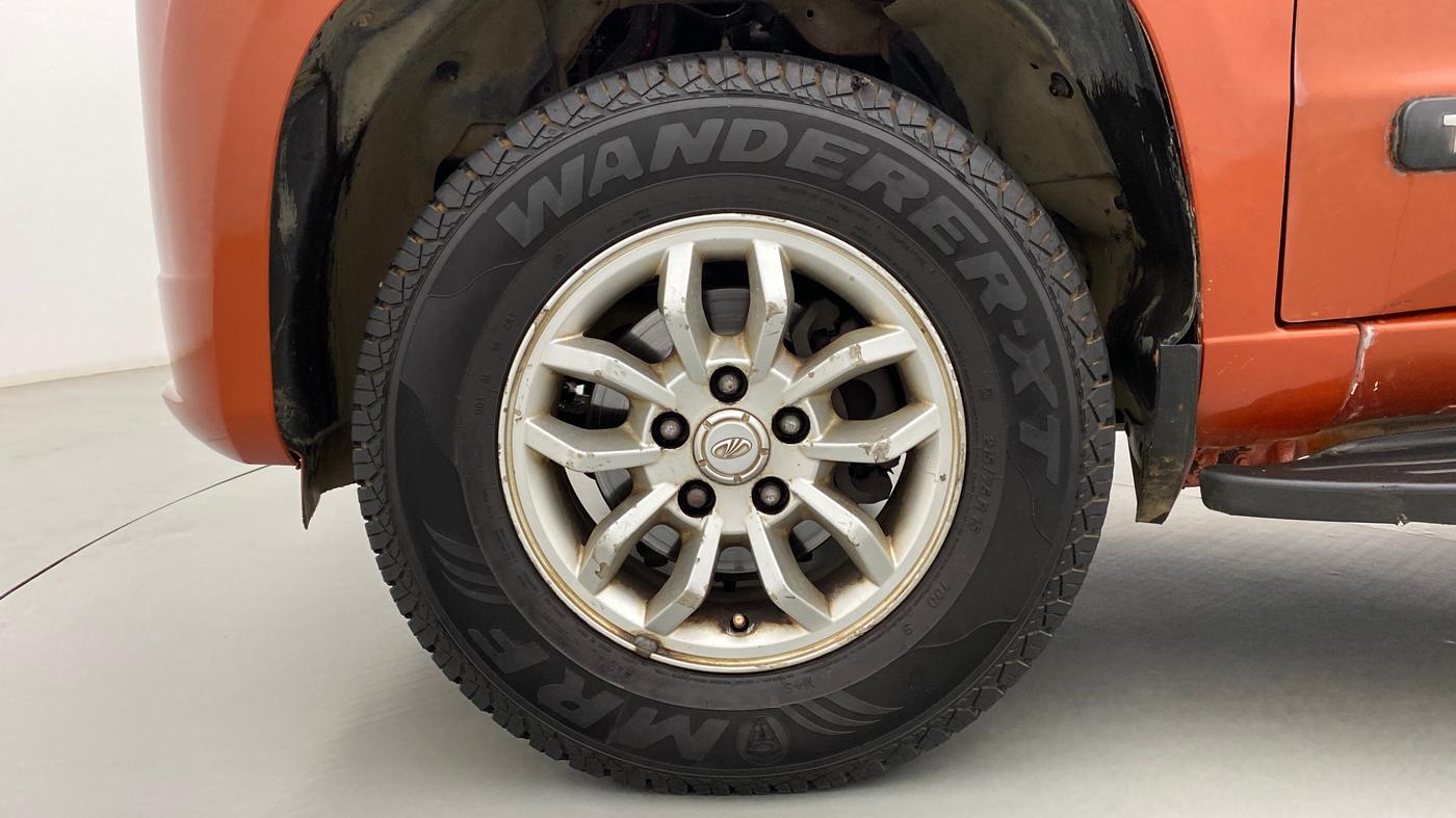2015 Mahindra TUV300 T8, Diesel, Manual, 50,780 km, Left Front Wheel