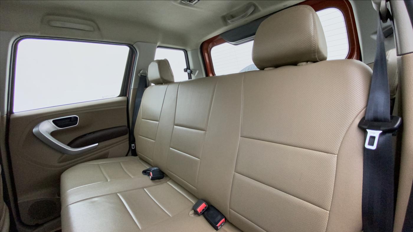 2015 Mahindra TUV300 T8, Diesel, Manual, 50,780 km, Right Side Rear Door Cabin