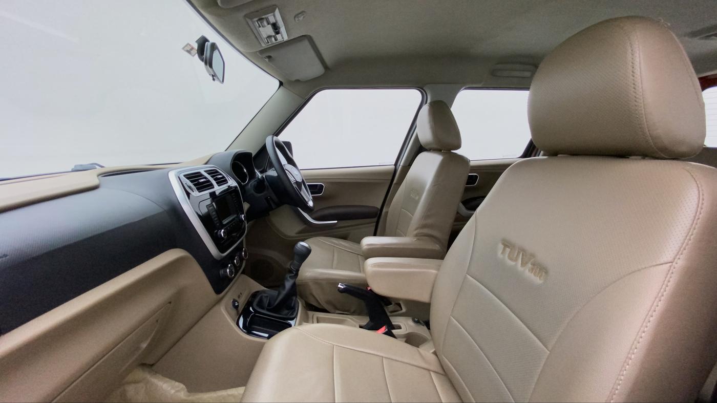 2015 Mahindra TUV300 T8, Diesel, Manual, 50,780 km, Right Side Front Door Cabin